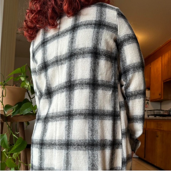 long mid length plaid coat - Picture 3 of 4
